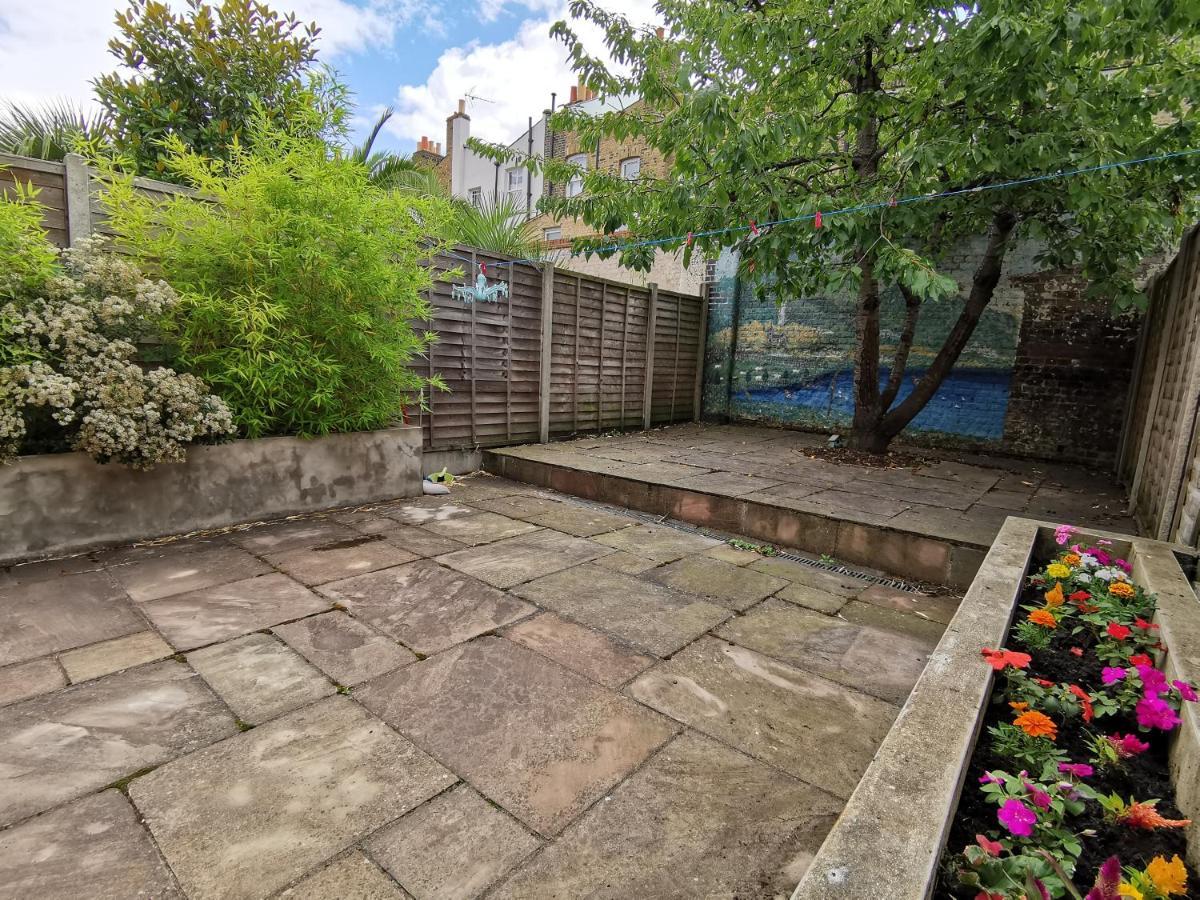 Single Room With En-Suite Shower Room In Zone 1 Londra Esterno foto