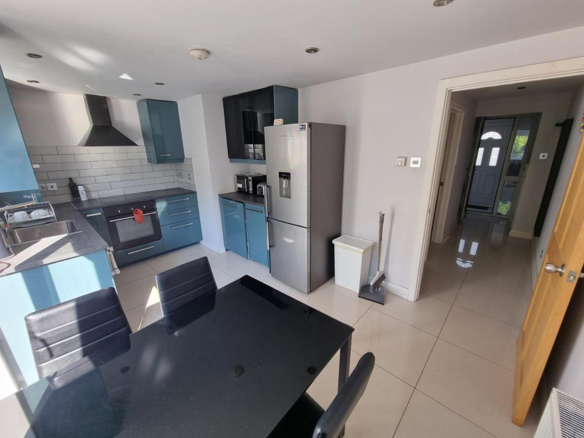 Single Room With En-Suite Shower Room In Zone 1 Londra Esterno foto