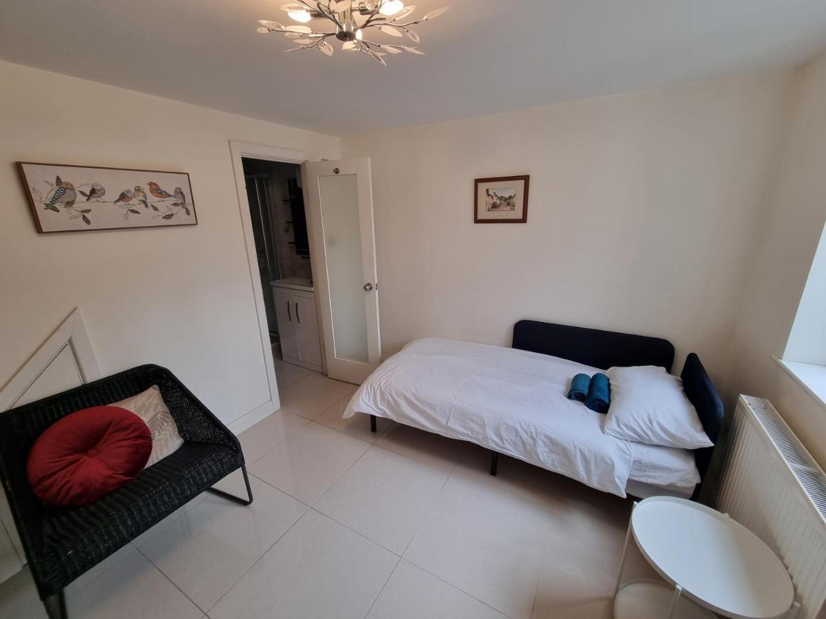 Single Room With En-Suite Shower Room In Zone 1 Londra Esterno foto