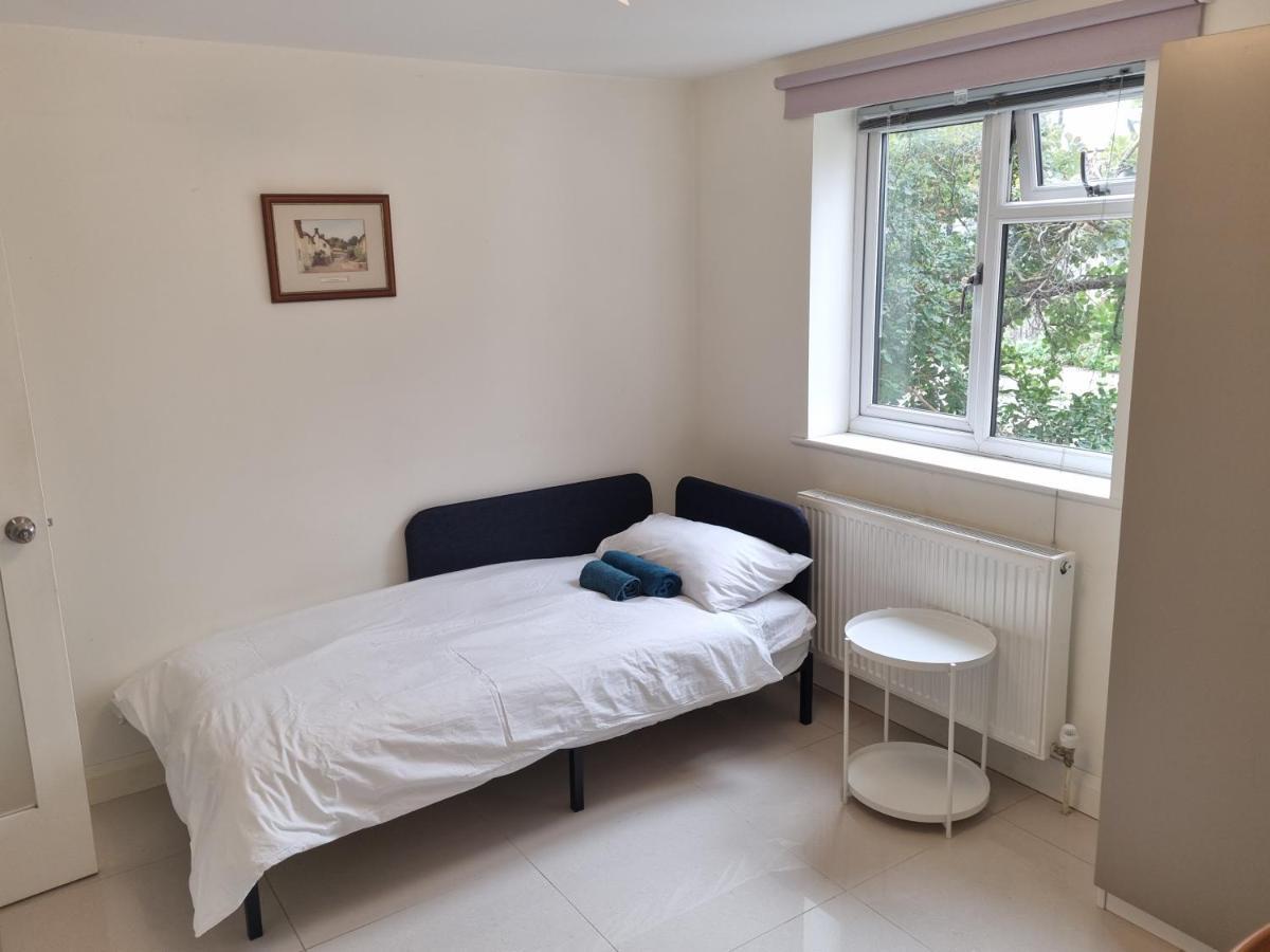 Single Room With En-Suite Shower Room In Zone 1 Londra Esterno foto